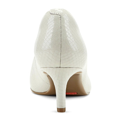Rear view of a pointed pump showing the heel profile